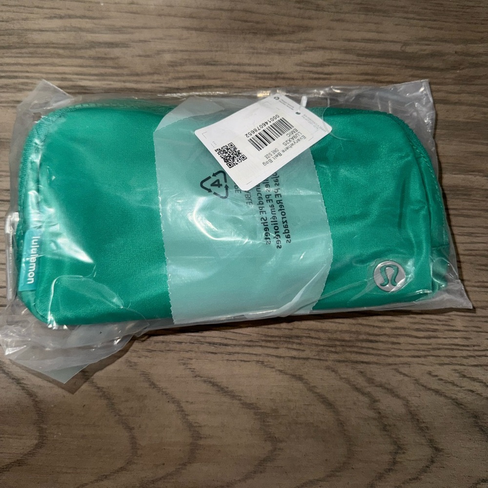 NWT 🍋 Emerald Ice Green LULULEMON ATHLETICA | Everywhere Belt Bag